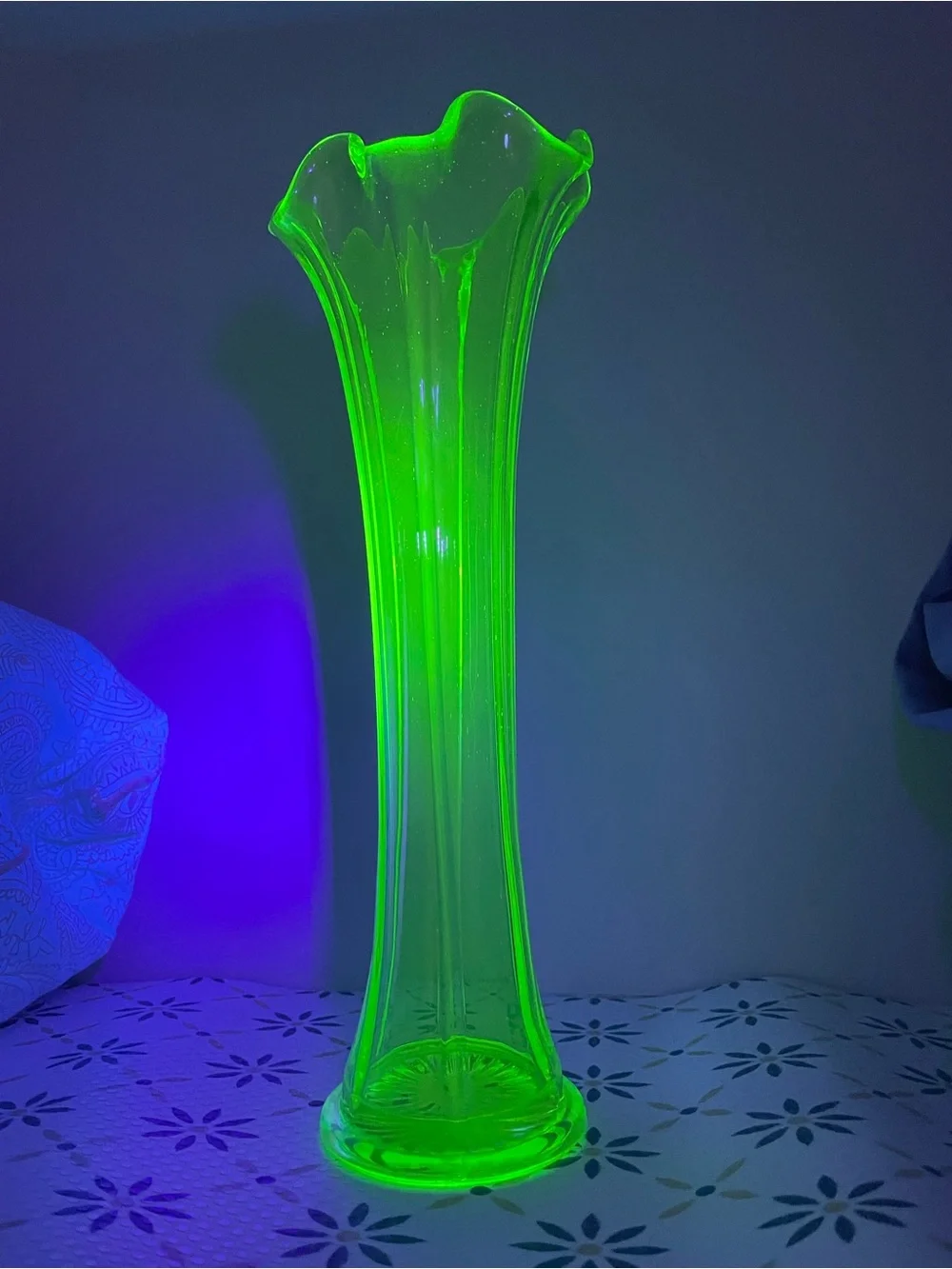 Vintage Uranium Glass Mid Century Modern Swung Vase 11